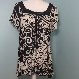 dressbarn abstract print top w/crochet lace